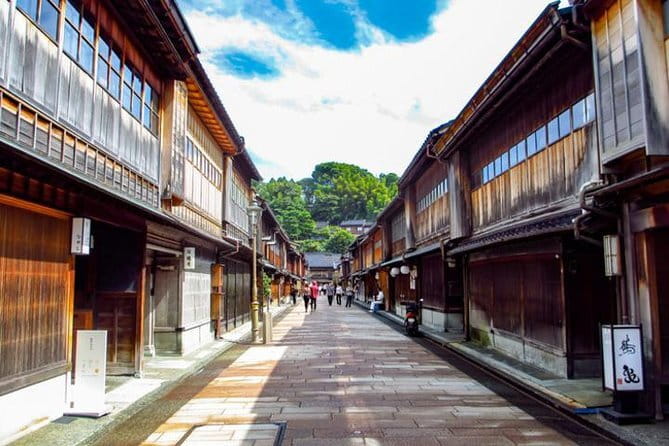 True Kanazawa: Private Walking tour with a Local guide - Museums, shrines, and the city’s quieter side