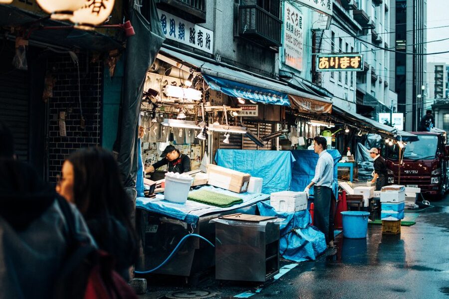 Tsukiji: Outer Market Walking Tour & Sake Tasting Experience - Key points to know before booking