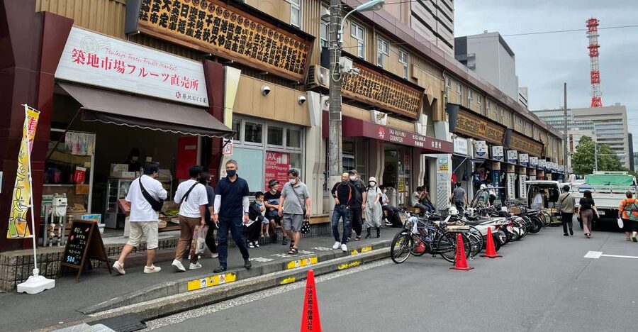 Tsukiji: Outer Market Walking Tour & Sake Tasting Experience - Starting at Hongwanji Temple in Tsukiji