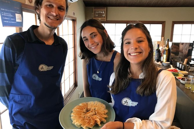 Vegan/Vegetarian Ramen and Gyoza by Bentoya cooking - Folding gyoza without the usual guesswork