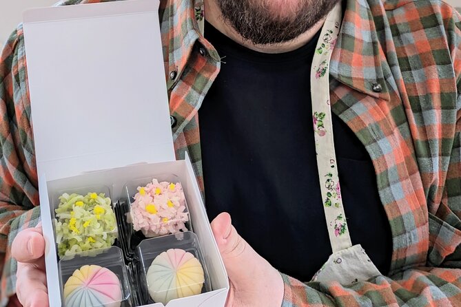 Wagashi traditional japanese sweets class - What makes the setting feel authentic