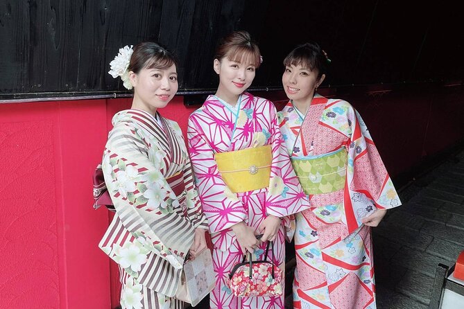 Walking around town in a kimono, you can choose your favorite kimono from the traditional Okinawan costumes "Ryuso", "Kimono", "Yukata" 《Hairset & Lipstick & Kimono & Rental Fee》All Comic Book - Key Points Before You Book