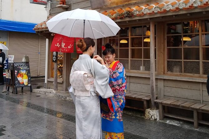 Walking around town in a kimono, you can choose your favorite kimono from the traditional Okinawan costumes "Ryuso", "Kimono", "Yukata" 《Hairset & Lipstick & Kimono & Rental Fee》All Comic Book - Choosing Between Ryuso, Kimono, and Yukata