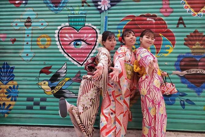 Walking around town in a kimono, you can choose your favorite kimono from the traditional Okinawan costumes "Ryuso", "Kimono", "Yukata" 《Hairset & Lipstick & Kimono & Rental Fee》All Comic Book - Who Will Enjoy This Most